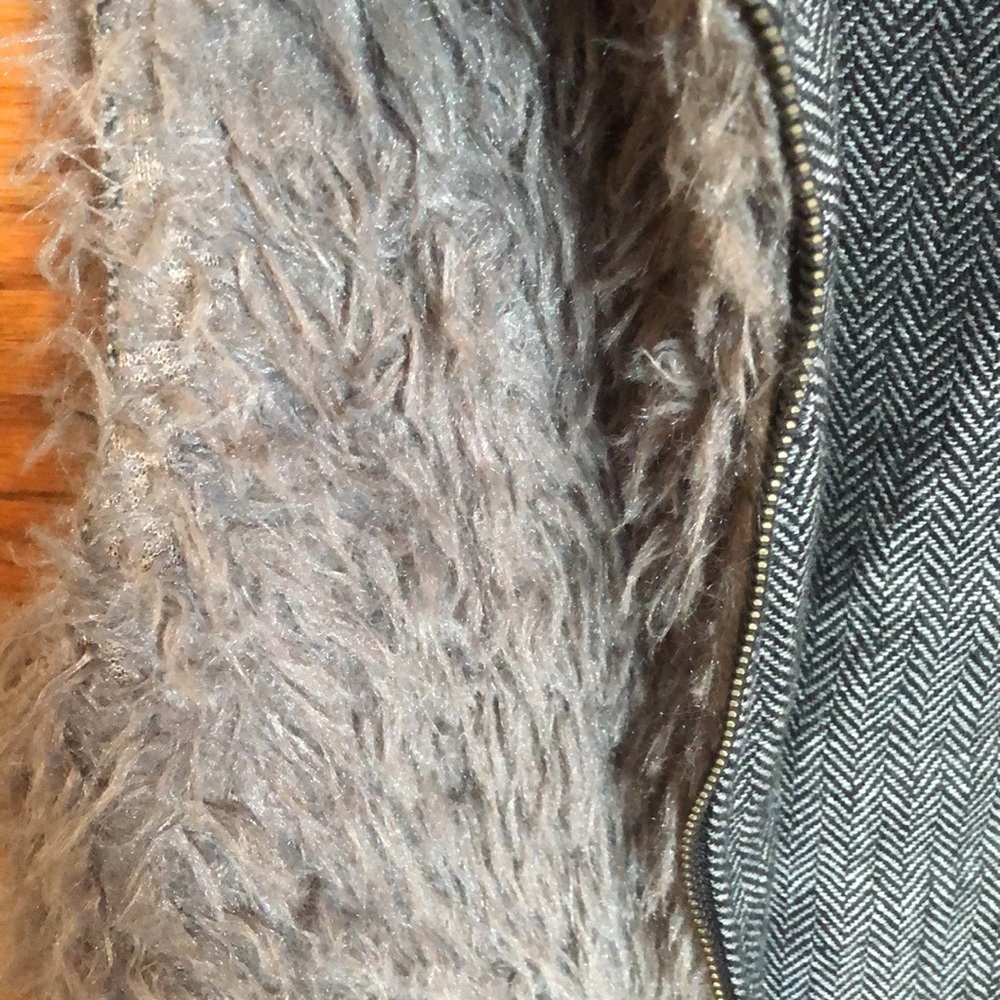 Vest - Picture 7 of 8
